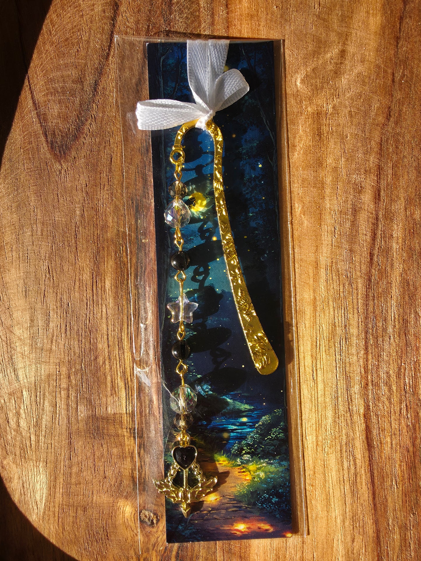 Lesezeichen (Armor's Pfeil/Bogen) mit 2 Onyx Perlen und Glasperlen goldfarben