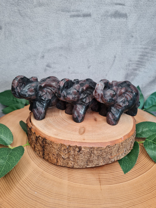 Granat x Arfvedsonit Elefant (wählbar)