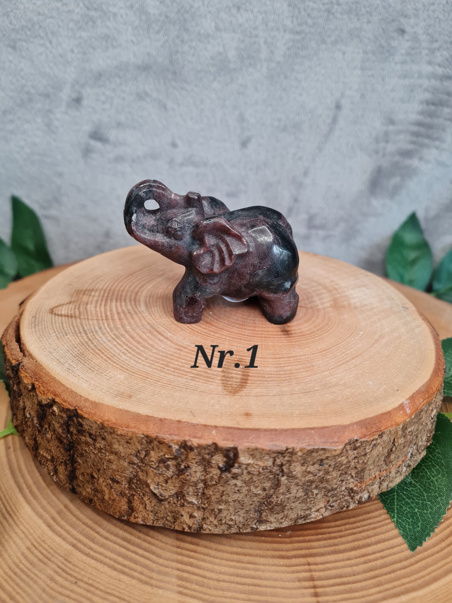 Granat x Arfvedsonit Kleiner Elefant (wählbar)