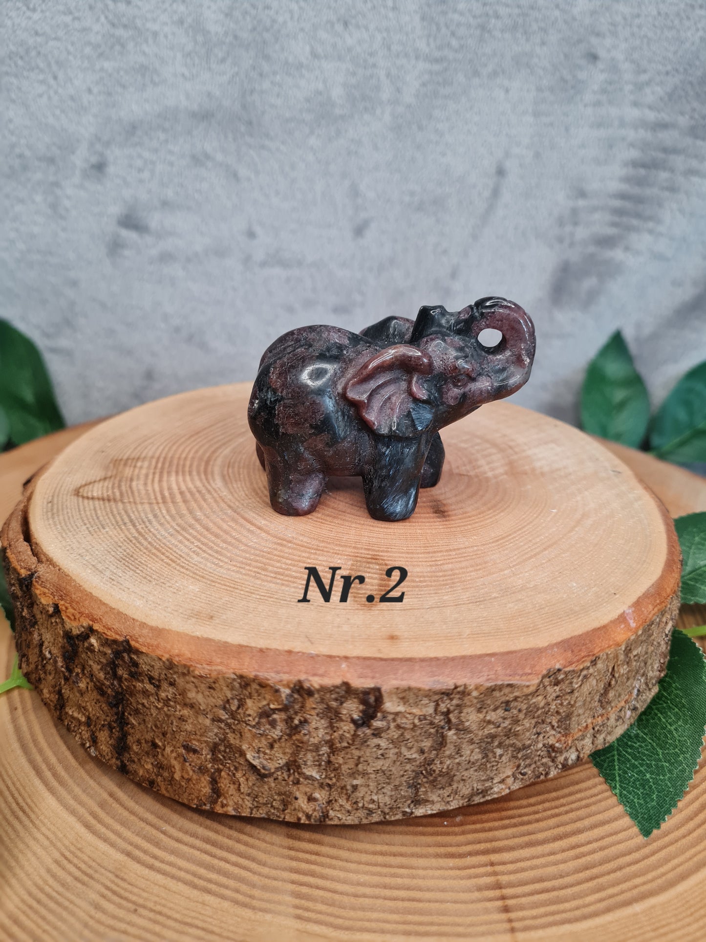 Granat x Arfvedsonit Kleiner Elefant (wählbar)