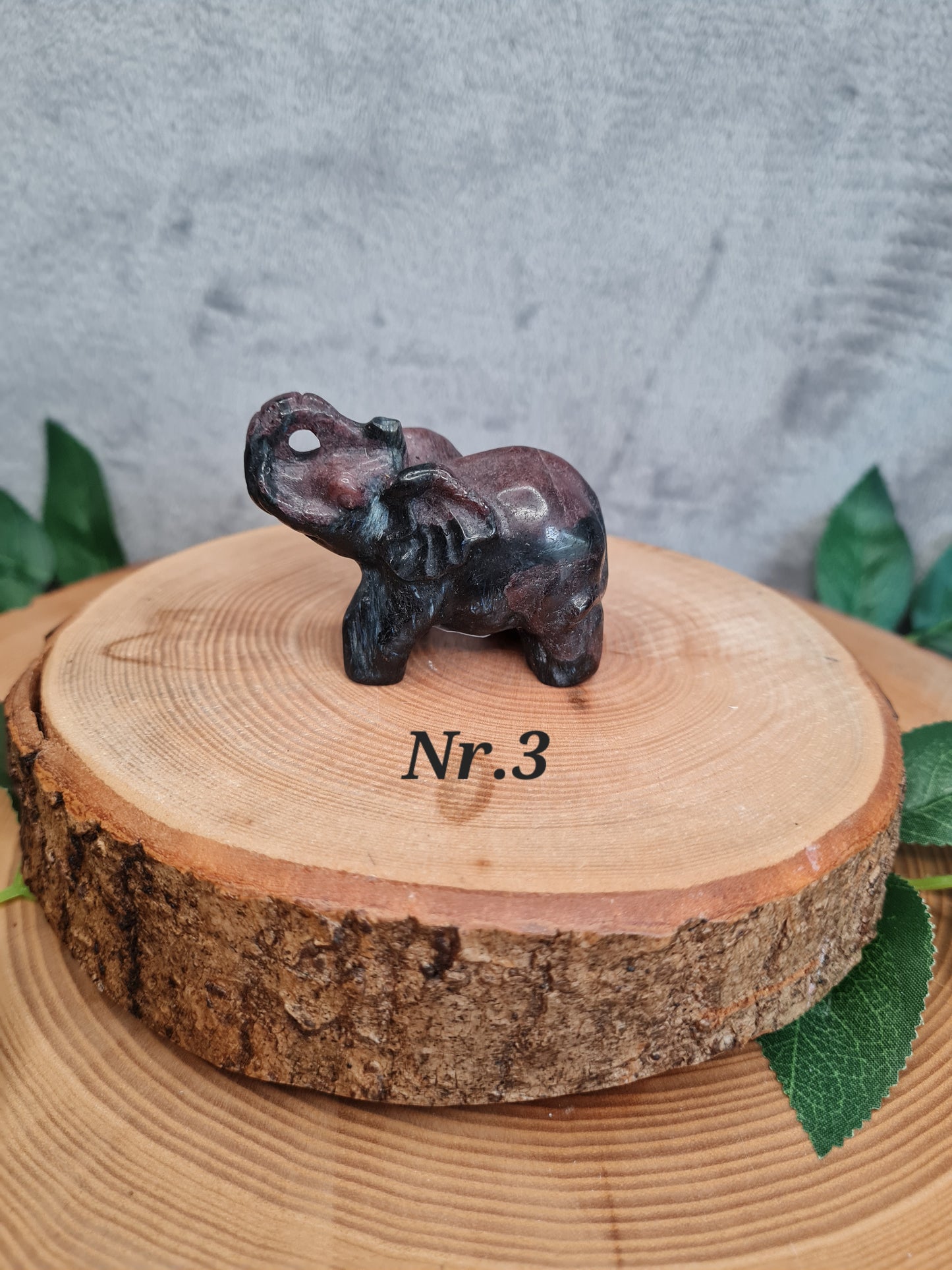 Granat x Arfvedsonit Kleiner Elefant (wählbar)