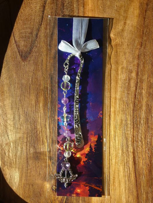 Lesezeichen (Armor's Pfeil/Bogen) mit 2 Amethyst Perlen und Glasperlen silberfarben