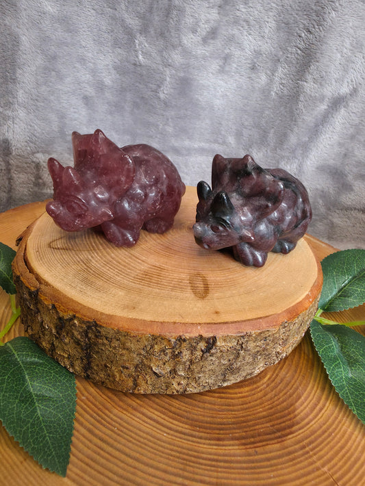 Triceratops Erdbeerquarz oder Granat