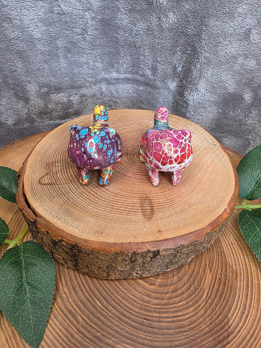 Sandelholz Katze mit Resin-Farbe halb sitzend