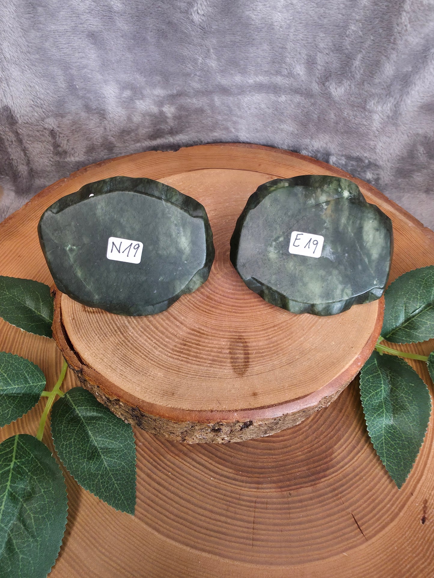 Orangencalcit x Grüner Jade Enten auf Blatt