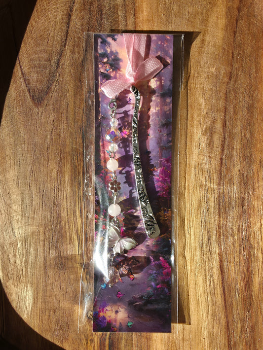 Lesezeichen (Schmetterling) mit 2 Rosenquarz Perlen und Glasperlen silberfarben